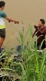 ไฟล์แนบ "ไม่ให้เธอลอยไปไหน" ระดมพนักงานผลิต ลุย!! แรงต่ำหนองปลิง เร่งกำจัดผักตบชวา / วัชพืช ป้องกันขวางทางน้ำ พร้อมซ่อมฟุตวาล์ว