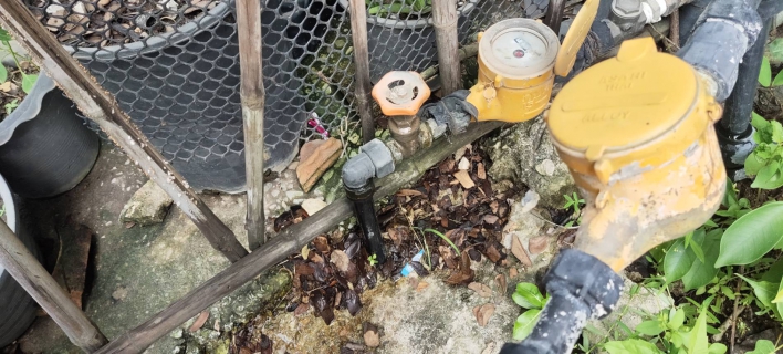 ไฟล์แนบ กปภ.สาขากำแพงเพชร สั่ง Mr.ประปาลุย!! ให้บริการถึงบ้านลูกค้าประทับใจดีเยี่ยม พ่วงด้วยปรับลดขนาดมาตรเพื่อรักษาผลประโยชน์ 