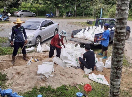 ไฟล์แนบ กปภ.สาขาตะกั่วป่า กั้นกระสอบทรายกักเก็บน้ำ พร้อมรับมือสถานการณ์ภัยแล้ง ณ ขุมเหมืองโคกเคียน