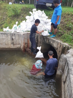 ไฟล์แนบ กปภ.สาขาตะกั่วป่า กั้นกระสอบทรายกักเก็บน้ำ พร้อมรับมือสถานการณ์ภัยแล้ง ณ ขุมเหมืองโคกเคียน