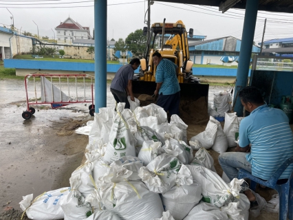 ไฟล์แนบ กปภ.สาขาทุ่งสง เตรียมรับมือหากเกิดอุทกภัยในช่วงฤดูฝนนี้ โดยติดตามสถานการณ์ปริมาณน้ำฝนอย่างใกล้ชิดและพร้อมปฏิบัติตามมาตรการและแนวทางแก้ไขปัญหาอุทกภัยของ กปภ. เพื่อลดผลกระทบต่อการผลิตน้ำประปาบริการประชาชนและป้องกันความเสียหายที่จะเกิดขึ้น 