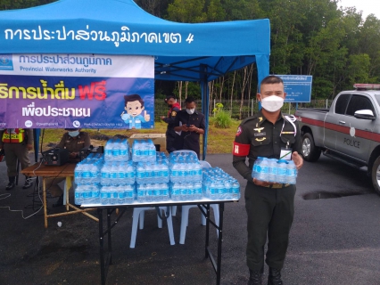 ไฟล์แนบ การประปาส่วนภูมิภาคสาขาคลองท่อม มอบน้ำดื่มบรรจุขวดตราสัญลักษณ์กปภ. ณ ศูนย์พัฒนาประสิทธิภาพการให้ความช่วยเหลือและสร้างความปลอดภัยทางการท่องเที่ยว ต.ไสไทย อ.เมืองกระบี่ จ.กระบี่