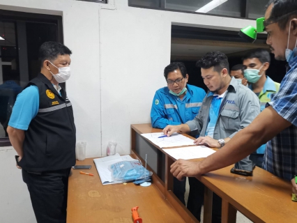 ไฟล์แนบ วันพุธที่ 16 พฤศจิกายน 2564 การประปาส่วนภูมิภาคสาขากาญจนดิษฐ์ ภายใต้การบริหารงานโดย นายสุรพงศ์  สมหวัง ผู้จัดการการประปาส่วนภูมิภาคสาขากาญจนดิษฐ์  พร้อมหัวหน้างาน และพนักงานในสังกัดร่วมกับงานน้ำสูญเสีย กองระบบจำหน่าย กปภ.เขต 4  ลงพื้นที่&#8203;ทำ Step Test สำรวจหาท่อแตกรั่ว บริเวณพื้นที่ เทศบาลเมืองดอนสัก จังหวัดสุราษฎร์ธานี  ตั้งแต่เวลา 21.00 น. ถึงเวลา 02.00 น. เพื่อตรวจสอลหาท่อแตกท่อรั่วและลดอัตราน้ำสูญเสีย เป็นการให้บริการน้ำประปาอย่างเต็มประสิทธิภาพตามมาตรฐานของ กปภ. 