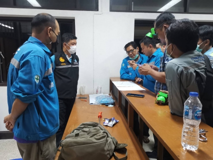 ไฟล์แนบ วันพุธที่ 16 พฤศจิกายน 2564 การประปาส่วนภูมิภาคสาขากาญจนดิษฐ์ ภายใต้การบริหารงานโดย นายสุรพงศ์  สมหวัง ผู้จัดการการประปาส่วนภูมิภาคสาขากาญจนดิษฐ์  พร้อมหัวหน้างาน และพนักงานในสังกัดร่วมกับงานน้ำสูญเสีย กองระบบจำหน่าย กปภ.เขต 4  ลงพื้นที่&#8203;ทำ Step Test สำรวจหาท่อแตกรั่ว บริเวณพื้นที่ เทศบาลเมืองดอนสัก จังหวัดสุราษฎร์ธานี  ตั้งแต่เวลา 21.00 น. ถึงเวลา 02.00 น. เพื่อตรวจสอลหาท่อแตกท่อรั่วและลดอัตราน้ำสูญเสีย เป็นการให้บริการน้ำประปาอย่างเต็มประสิทธิภาพตามมาตรฐานของ กปภ. 