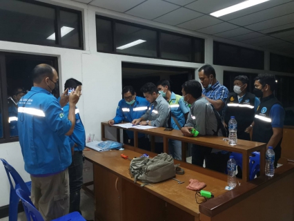 ไฟล์แนบ วันพุธที่ 16 พฤศจิกายน 2564 การประปาส่วนภูมิภาคสาขากาญจนดิษฐ์ ภายใต้การบริหารงานโดย นายสุรพงศ์  สมหวัง ผู้จัดการการประปาส่วนภูมิภาคสาขากาญจนดิษฐ์  พร้อมหัวหน้างาน และพนักงานในสังกัดร่วมกับงานน้ำสูญเสีย กองระบบจำหน่าย กปภ.เขต 4  ลงพื้นที่&#8203;ทำ Step Test สำรวจหาท่อแตกรั่ว บริเวณพื้นที่ เทศบาลเมืองดอนสัก จังหวัดสุราษฎร์ธานี  ตั้งแต่เวลา 21.00 น. ถึงเวลา 02.00 น. เพื่อตรวจสอลหาท่อแตกท่อรั่วและลดอัตราน้ำสูญเสีย เป็นการให้บริการน้ำประปาอย่างเต็มประสิทธิภาพตามมาตรฐานของ กปภ. 