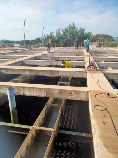 ไฟล์แนบ กปภ.สาขากาญจนบุรี ร่วมแรงร่วมใจล้างถังตกตะกอนเพื่อเพิ่มประสิทธิภาพด้านคุณภาพน้ำประปา 