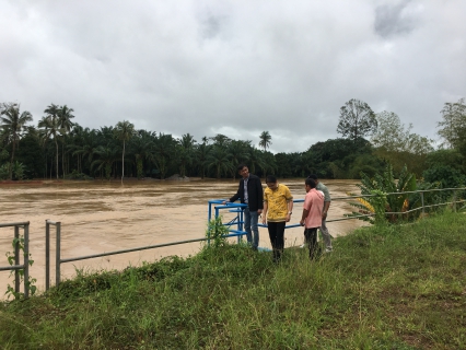 ไฟล์แนบ การประปาส่วนภูมิภาคสาขาหลังสวน ให้การต้อนรับนายสุรชัย เชื้อแพ่ง รองผู้ว่าการ (ปฏิบัติการ 5) นายประทีป กุศลวัฒนะ ผู้อำนวยการการประปาส่วนภูมิภาค เขต 4 และนายอภิชาติ ถ้ำจันทร์ ผู้อำนวยการกองแผนและวิชาการ ในการลงพื้นที่ติดตามสถานการณ์อุทกภัย ในพื้นที่อำเภอหลังสวน