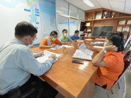 ไฟล์แนบ วันพฤหัสบดีที่ 25 พฤศจิกายน 2564 การประปาส่วนภูมิภาคสาขากาญจนดิษฐ์ โดยผู้จัดการสุรพงศ์ สมหวังพร้อมหัวหน้างานและพนักงานในสังกัดงานละ 1 คนร่วมประชุมติดตาม ผลการดำเนินงานช่วงเดือนตุลาคมที่ ผ่านมาโดยการดำเนินการยึดกรอบเป้า ปี 2565 ที่ทาง กปภ.กำหนดให้ซึ่งยังมีบางหัวขัอที่ผลการดำเนินการยังไม่เข้าเป้า ที่ กปภ.กำหนด การประชุมจึงเป็นการนำเสนอแนวทางเพื่อปรับปรุงการทำงานและแก้ไขปัญหาอุปสรรคที่เกิดขึ้น เพื่อให้ได้ผลการปฎิบัติงานตามเป้าที่ กปภ.กำหนดต่อไปในไตรมาส 1/2565 ต่อไปและรักษาสภาพผลการปฎิบัติงานให้ได้ตามเป้าที่กำหนดตลอดไป