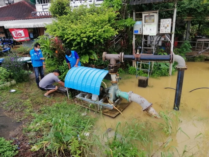 ไฟล์แนบ วันศุกร์ที่ 26 พฤศจิกายน 2564 การประปาส่วนภูมิภาคสาขากาญจนดิษฐ์ โดยนายสุรพงศ์ สมหวัง ผู้จัดการ กปภ.สาขากาญจนดิษฐ์ มอบหมาย นายอัครเดช เพ็ชรโชติ หัวหน้างาน 8 งานผลิต และพนักงานในสังกัด เร่งติดตั้งอุปกรณ์ในการเตรียมยกมอเตอร์แรงต่ำชั่วคราวคลองกะแดะ เนื่องจากฝนตกและมรสุม ทำให้ระดับน้ำในคลองเพิ่มขึ้นอย่างรวดเร็ว ดังนั้นเพื่อเป็นการป้องกัน จึงทำการติดตั้งอุปกรณ์เพื่อให้พร้อมใช้งานกรณีน้ำเพิ่มขึ้นเป็รการป้องกันความเสียหายของมอเตอร์แรงต่ำต่อไป