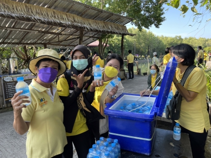 ไฟล์แนบ กปภ.สาขาตราด สนับสนุนน้ำดื่มบรรจุขวดตราสัญลักษณ์ กปภ.ในกิจกรรม ปลูกป่าในเมืองตราด หาดทรายดำ 1 เดียวในสยาม เนื่องในวันพ่อแห่งชาติและวันดินโลก 