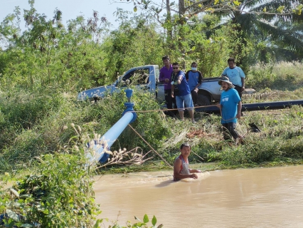 ไฟล์แนบ นายประทีป กุศลวัฒนะ ผู้อำนวยการการประปาส่วนภูมิภาค เขต 4 มอบหมายให้ นายสิงหชัย  อินทพิชัย ผู้ช่วยผู้อำนวยการการประปาส่วนภูมิภาค เขต 4 และ นายศักดิ์ชัย  ธิบาย หัวหน้างานน้ำสูญเสีย การประปาส่วนภูมิภาค เขต 4 ลงพื้นที่ติดตามท่อส่งน้ำ ขนาด 225 มม. แตกฉุกเฉิน เนื่องจากสถานการณ์อุทกภัย ในพื้นที่อำเภอไชยา