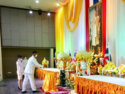 ไฟล์แนบ การประปาส่วนภูมิภาคสาขากระบี่ ร่วมพิธีวางพานพุ่มดอกไม้และถวายบังคม เนื่องในวันคล้ายวันพระบรมราชสมภพของ พระบาทสมเด็จพระบรมชนกาธิเบศร มหาภูมิพลอดุลยเดชมหาราช บรมนาถบพิตร วันชาติ และวันพ่อแห่งชาติ 