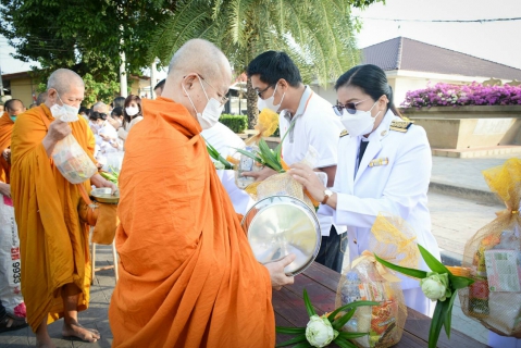 ไฟล์แนบ กปภ.สาขารังสิต (ชั้นพิเศษ) เข้าร่วมกิจกรรมทำบุญตักบาตรเนื่องในวันคล้ายวันพระราชสมภพพระบาทสมเด็จพระบรมชนกาธิเบศรฯ วันชาติ และวันพ่อแห่งชาติ 5 ธันวาคม 2564