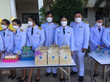 ไฟล์แนบ กปภ.สาขาเกาะพะงัน เข้าร่วมกิจกรรมวางพานพุ่มดอกไม้ ถวายบังคม และตักบาตรข้าวสารอาหารแห้ง