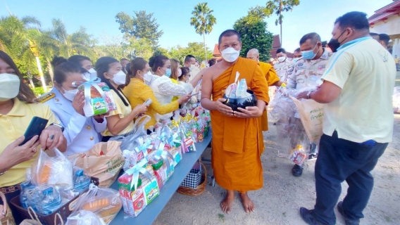 ไฟล์แนบ กปภ.สาขาตะกั่วป่า เข้าร่วมพิธีทำบุญตักบาตรเพื่อถวายเป็นพระราชกุศล เนื่องในวันคล้ายวันพระบรมราชสมภพ พระบาทสมเด็จพระบรมชนกาธิเบศร มหาภูมิพลอดุลยเดชมหาราช บรมนาถบพิตร วันชาติ และวันพ่อแห่งชาติ 
