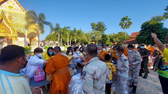 ไฟล์แนบ กปภ.สาขาตะกั่วป่า เข้าร่วมพิธีทำบุญตักบาตรเพื่อถวายเป็นพระราชกุศล เนื่องในวันคล้ายวันพระบรมราชสมภพ พระบาทสมเด็จพระบรมชนกาธิเบศร มหาภูมิพลอดุลยเดชมหาราช บรมนาถบพิตร วันชาติ และวันพ่อแห่งชาติ 