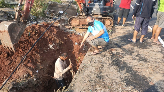 ไฟล์แนบ กปภ.สาขาสมุทรสาคร ลงพื้นติดตามแก้ไขปัญหาน้ำไหลอ่อนในพื้นที่ปลายท่อ
