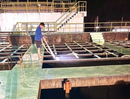 ไฟล์แนบ กปภ.สาขาระนอง ดำเนินการตามแผน ล้างถังตกตะกอนโรงกรองน้ำหาดส้มแป้น