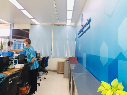 ไฟล์แนบ วันที่ 14 ธันวาคม 2564 กปภ.สาขาลำพูน จัดกิจกรรม Big Cleaning Day ครั้งที่ 1/2565     นำโดยนายพรพจน์  ฑีฆายุ ผู้จัดการการประปาส่วนภูมิภาคสาขาลำพุน พร้อมด้วยหัวหน้างาน พนักงานและลูกจ้างในสังกัด ร่วมจัดกิจกรรม "Big Cleaning Day" โดยร่วมกันทำความสะอาดบริเวณรอบสำนักงาน จัดเก็บเอกสาร และพื้นที่การทำงาน เพื่อให้เกิดความสะดวกในการทำงานและการให้บริการลูกค้า และเพื่อเป็นการปรับภูมิทัศน์ให้สวยงาม สะอาด เพิ่มความปลอดภัย และส่งเสริมให้เกิดความร่วมมือกันกับบุคลากรในองค์กร อีกทั้งเป็นการสร้างภาพลักษณ์ที่ดีให้แก่องค์กร 