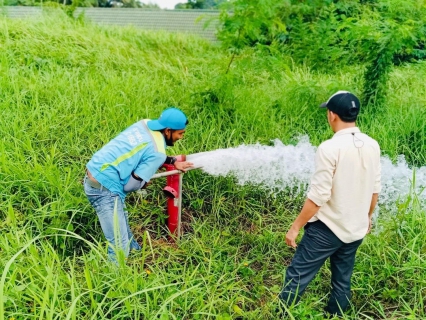 ไฟล์แนบ กปภ.สาขาพังงา ลงพื้นที่ระบายตะกอนในเส้นท่อ 