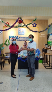 ไฟล์แนบ กปภ.สาขากาญจนบุรี มอบของขวัญปีใหม่ 2565 ให้แก่ลูกค้า