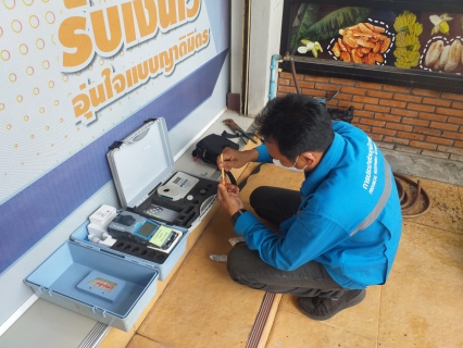 ไฟล์แนบ วันพฤหัสบดีที่ 23 ธันวาคม 2564 การประปาส่วนภูมิภาคสาขากาญจนดิษฐ์ภายใต้การบริหารงานโดย นายสุรพงศ์ สมหวัง ผู้จัดการการประปาส่วนภูมิภาคสาขากาญจนดิษฐ์  มอบหมายงานผลิต ดำเนินการตรวจวัดคุณภาพน้ำในระบบจำหน่าย โดยลงพื้นที่ตลาดกาญจนดิษฐ์ ตำบลกะแดะ อำเภอกาญจนดิษฐ์ จังหวัดสุราษฎร์ธานี  เพื่อตรวจคุณภาพน้ำประปาตามมาตรฐานการให้บริการของกปภ.และกรมอนามัย  ซึ่งผลการตรวจสอบอยู่ในเกณฑ์มาตรฐานตามที่ กปภ.กำหนด