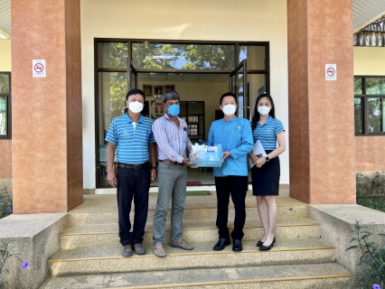 ไฟล์แนบ ช่วงเทศกาลปีใหม่ 2565 กปภ.สาขาตะกั่วป่า เข้าอวยพรพร้อมมอบกระเช้าของที่ระลึกตราสัญลักษณ์ กปภ. ส่วนราชการ รัฐวิสาหกิจ หน่วยงาน อปท. และสื่อมวลชน ในพื้นที่ อ.ตะกั่วป่า จ.พังงา