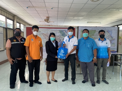 ไฟล์แนบ การประปาส่วนภูมิภาคสาขาไชยา ลงพื้นที่สำรวจหาแหล่งน้ำดิบเพิ่มเติม ในพื้นที่อำเภอไชยา พร้อมทั้งเข้ามอบของที่ระลึกแก่ นายอมฤต เมษสุวรรณ หัวหน้าฝ่ายส่งน้ำและบำรุงรักษาที่ 5 และได้ปรึกษาหารือถึงแนวทางการนำน้ำดิบมาใช้ในการผลิตน้ำประปา ของกปภ.สาขาไชยาในอนาคต