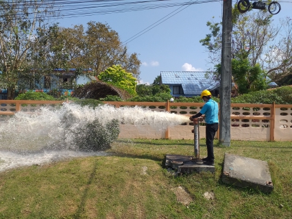 ไฟล์แนบ วันพฤหัสบดีที่ 27 มกราคม พ.ศ. 2565 การประปาส่วนภูมิภาคสาขากาญจนดิษฐ์  ภายใต้การบริหารงานโดย  นายสุรพงศ์ สมหวัง   มอบหมายให้ทีมงานผลิต ดำเนินการเปิดล้างตะกอนระบายในเส้นท่อจ่ายน้ำ (Blow off) ผ่านหัวดับเพลิง โดยลงพื้นที่บริเวณพื้นที่ตำบลปากแพรก อำเภอดอนสัก จังหวัดสุราษฎร์ธานี  ทั้งนี้เป็นการปฏิบัติตามแผนโครงการจัดการน้ำสะอาด (WSP) เพื่อให้น้ำประปามีคุณภาพตามเกณฑ์มาตรฐานของ กปภ. และเป็นการสร้างความมั่นใจในคุณภาพน้ำประปา อีกทั้งเป็นการสร้างความสัมพันธ์ที่ดีในการบริการแก่ผู้ใช้น้ำ  อ่านต่อที่