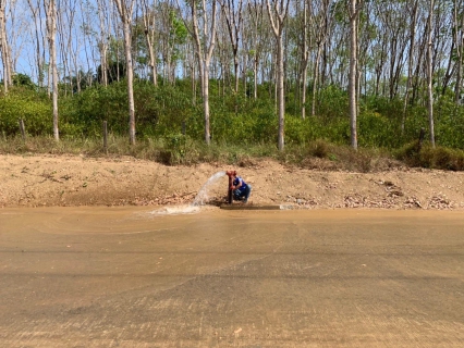ไฟล์แนบ กปภ.สาขาพังงา ลงพื้นที่ระบายตะกอนในเส้นท่อ 