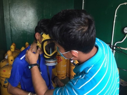 ไฟล์แนบ กปภ.สาขาสมุทรสงคราม บำรุงรักษาเครื่องจ่ายแก๊สคลอรีน, ตรวจสอบความพร้อมใช้งานอุปกรณ์ป้องกัน พร้อมทบทวนการปฎิบัติงานแก่พนักงานในสังกัดงานผลิต ณ สถานีจ่ายน้ำนางตะเคียน