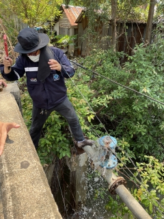 ไฟล์แนบ กปภ.สาขาสมุทรสาคร ลงพื้นที่แก้ไขปัญหาน้ำไหลอ่อนบริเวณพื้นที่ปลายท่อ