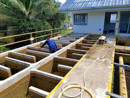 ไฟล์แนบ วันพุธที่ 27 เมษายน  2565 การประปาส่วนภูมิภาคสาขากาญจนดิษฐ์ ภายใต้การนำของ นายสุรพงศ์ สมหวัง ผู้จัดการการประปาส่วนภูมิภาคสาขากาญจนดิษฐ์ มอบหมายนายอัครเดช เพ็ชรโชติและพนักงานในสังกัด ดำเนินการล้างถังตกตะกอนและโรงกรองน้ำขนาด 100 ลบ.ม/ชม.จำนวน 2 โรง  ณ สถานีผลิตน้ำบ้านน้ำฉา หน่วยบริการดอนสัก ตามแผนโครงการจัดการน้ำสะอาดประจำไตรมาสที่ 2/2565