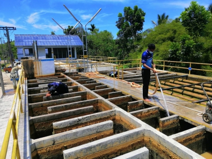 ไฟล์แนบ วันพุธที่ 27 เมษายน  2565 การประปาส่วนภูมิภาคสาขากาญจนดิษฐ์ ภายใต้การนำของ นายสุรพงศ์ สมหวัง ผู้จัดการการประปาส่วนภูมิภาคสาขากาญจนดิษฐ์ มอบหมายนายอัครเดช เพ็ชรโชติและพนักงานในสังกัด ดำเนินการล้างถังตกตะกอนและโรงกรองน้ำขนาด 100 ลบ.ม/ชม.จำนวน 2 โรง  ณ สถานีผลิตน้ำบ้านน้ำฉา หน่วยบริการดอนสัก ตามแผนโครงการจัดการน้ำสะอาดประจำไตรมาสที่ 2/2565