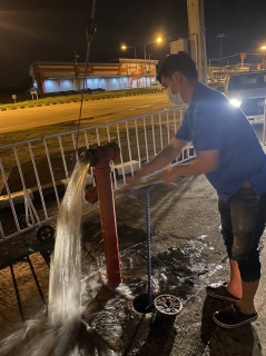 ไฟล์แนบ กปภ.สาขากำแพงเพชร จับมือพนักงานร่วมระบายตะกอนในเส้นท่อ หวังสร้างความพึงพอใจ และความเชื่อมั่นในการให้บริการอย่างมีมาตรฐาน