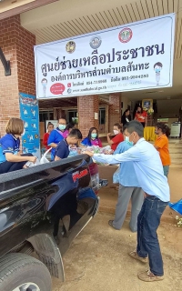 ไฟล์แนบ กปภ.สาขาน่าน นำโดยนายเรืองเดช ริกากรณ์ ผู้จัดการการประปาส่วนภูมิภาคสาขาน่าน ได้นำถุงยังชีพ และน้ำดื่มบรรจุขวดตราสัญลักษณ์ กปภ. มอบให้กับผู้ประสบอุทกภัย ณ อบต.สันทะ ต.สันทะ อ.นาน้อย จ.น่าน เมื่อวันที่ 
