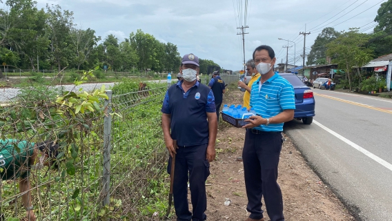 ไฟล์แนบ การประปาส่วนภูมิภาคสาขาชุมพร สนับสนุนน้ำดื่มบรรจุขวดตราสัญลักษณ์ ในกิจกรรม"รวมใจไทย ปลูกต้นไม้ เพื่อแผ่นดิน" จังหวัดชุมพร เนื่องในวันต้นไม้ประจำปีของชาติ พ.ศ.2565