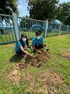 ไฟล์แนบ การประปาส่วนภูมิภาคสาขาพยุหะคีรี จัดกิจกรรมปลูกต้นไม้ ภายใต้ชื่อ "โครงการ กปภ.ปลูกป่าเพื่อแผ่นดินเทิดพระเกียรติพระบาทสมเด็จพระบรมชนกาธิเบศร มหาภูมิพลอดุลยเดชมหาราช บรมนาถบพิตร ปี 2565 Fathers Land