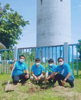ไฟล์แนบ การประปาส่วนภูมิภาคสาขาพยุหะคีรี จัดกิจกรรมปลูกต้นไม้ ภายใต้ชื่อ "โครงการ กปภ.ปลูกป่าเพื่อแผ่นดินเทิดพระเกียรติพระบาทสมเด็จพระบรมชนกาธิเบศร มหาภูมิพลอดุลยเดชมหาราช บรมนาถบพิตร ปี 2565 Fathers Land