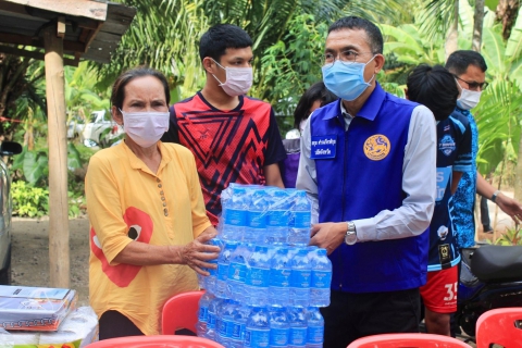 ไฟล์แนบ การประปาส่วนภูมิภาคสาขากระบี่ มอบน้ำดื่มบรรจุขวดตราสัญลักษณ์ กปภ. ในกิจกรรมส่งน้ำใจให้น้ำดื่ม แก่จังหวัดกระบี่ สนับสนุนใช้กิจกรรม ช่วยเหลือครัวเรือนยากจนตามปฏิบัติการ Krabi Steady