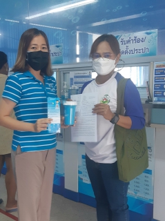 ไฟล์แนบ กปภ.สาขาระนอง มอบของที่ระลึกผู้ใช้น้ำขอติดตั้งน้ำประปารายใหม่