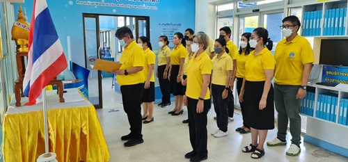 ไฟล์แนบ วันพุธ ที่ 27 กรกฎาคม 2565 เวลา 09.00 น. กปภ.สาขาลำพูน  นำโดย นายพรพจน์  ฑีฆายุ ผู้จัดการการประปาส่วนภูมิภาคสาขาลำพูน  พร้อมด้วยหัวหน้างานและพนักงานในสังกัด จัดกิจกรรมเฉลิมพระเกียรติพระบาทสมเด็จพระเจ้าอยู่หัว และพิธีถวายสัตย์ปฏิญาณเพื่อเป็นข้าราชการที่ดีและเป็นพลังของแผ่นดิน เนื่องในโอกาสวันเฉลิมพระชนมพรรษา 28 กรกฎาคม 2565 เพื่อให้เจ้าหน้าที่ของรัฐได้แสดงความมุ่งมั่นแน่วแน่ที่จะเป็นข้าราชการที่ดีและพลังของแผ่นดินปฎิบัติหน้าที่ตามรอยพระยุคนละบาทในฐานะค่าของแผ่นดินต่อไป