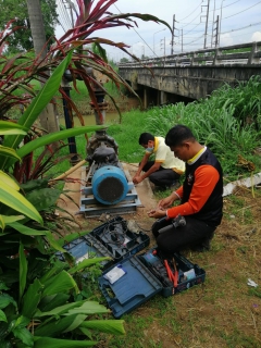 ไฟล์แนบ วันจันทร์ที่ 8 สิงหาคม 2565 การประปาส่วนภูมิภาคสาขากาญจนดิษฐ์ ภายใต้การบริหารของนายสุรพงศ์ สมหวัง ผู้จัดการการประปาส่วนภูมิภาคสาขากาญจนดิษฐ์ มอบหมายนายอัครเดช เพ็ชรโชติ หัวหน้างาน 8 งานผลิตพร้อม พนักงานในสังกัดงานผลิต เข้าดำเนินการปรับปรุงแท่นปั๊มสูบน้ำแรงต่ำ​ครองกะแดะ เพื่อเสริมความแข็งแรงของแท่นที่ชำรุด​ เพื่อลดอาการสั่นของมอเตอร์และปั๊มสูบน้ำเพื่อยืดอายุการใช้งาน