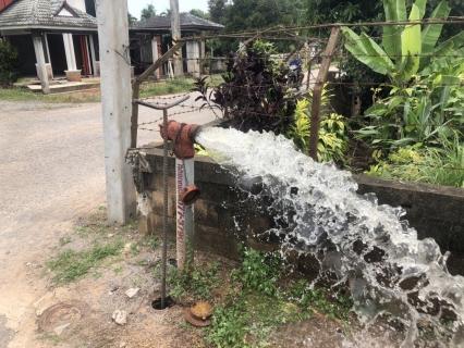 ไฟล์แนบ การประปาส่วนภูมิภาค สาขากาญจนดิษฐ์ ลงพื้นที่ ทำความสะอาด ระบายตะกอนในเส้นท่อจ่ายน้ำ ผ่านหัวดับเพลิงและท่อหน้ามาตรประจำเดือน
