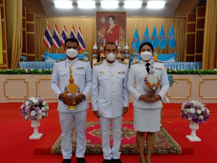 ไฟล์แนบ กปภ.สาขาคลองท่อม ได้เข้าร่วมพิธีถวายเครื่องราชสักการะและวางพานพุ่ม และพิธีจุดเทียนถวายพระพรชัยมงคล 