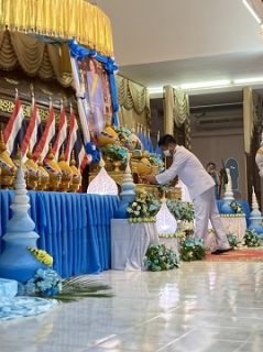ไฟล์แนบ กปภ.สาขาพยุหะคีรีร่วมพิธีถวายเครื่องราชสักการะ วางพานพุ่ม และจุดเทียนชัยถวายพระพรชัยมงคล เนื่องใน วันเฉลิมพระชนมพรรษา 90 พรรษา 12 สิงหาคม 2565 สมเด็จพระนางเจ้าสิริกิติ์ พระบรมราชินีนาถ พระบรมราชชนนีพันปีหลวง