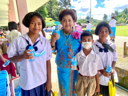 ไฟล์แนบ การประส่วนภูมิภาคสาขากระบี่ ร่วมโครงการจังหวัดกระบี่เคลื่อนที่ ประจำปีงบประมาณ 2565 ออกหน่วยบริการประชาชนให้คำปรึกษา แนะนำ ให้ความรู้ พร้อมบริการน้ำดื่มแจกจ่ายแก่ประชาชนและผู้มาร่วมงาน ณ โรงเรียนบ้านห้วยน้ำแก้ว ตำบลหน้าเขา อำเภอเขาพนม จังหวัดกระบี่