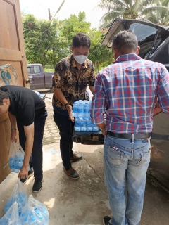 ไฟล์แนบ การประปาส่วนภูมิภาคสาขาอ่าวลึก ให้การสนับสนุนน้ำดื่มตราสัญลักษณ์ กปภ.ให้กับสำนักงานเกษตรอำเภออ่าวลึก