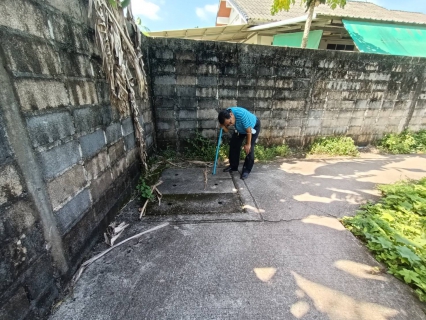 ไฟล์แนบ วันพฤหัสบดีที่ 15 กันยายน  2565 การประปาส่วนภูมิภาคสาขากาญจนดิษฐ์ ภายใต้การบริหารงานโดย นายสุรพงศ์  สมหวัง ผู้จัดการการประปาส่วนภูมิภาคสาขากาญจนดิษฐ์  มอบหมายนายวะโรทัย ขุ้ยศร หัวหน้างาน 8 งานบริการและควบคุมน้ำสูญเสีย และพนักงานในสังกัด  ลงพื้นที่สำรวจ หาท่อแตกท่อรั่ว บริเวณตลาดท่าทองใหม่ ซอยตรงข้ามวัดท่าไทร ตำบลท่าทองใหม่ อำเภอกาญจนดิษฐ์ จังหวัดสุราษฎร์ธานี เพื่อลดน้ำสูญเสียในระบบจำหน่ายและเพิ่มแรงดันในเส้นท่อ เป็นการให้บริการน้ำประปาอย่างเต็มประสิทธิภาพตามมาตรฐานของ กปภ. 