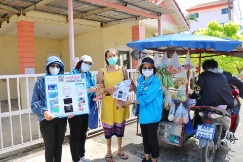 ไฟล์แนบ กปภ.สาขาปทุมธานี ลงพื้นที่จัดโครงการ มุ่ง-มั่น-เพื่อปวงชน เติมใจให้กัน ให้บริการแนะนำการชำระค่าน้ำประปาผ่านช่องทางออนไลน์ พร้อมตรวจสอบท่อแตกรั่ว ทั้งก่อนและหลังมาตรวัดน้ำให้แก่ประชาชน บริเวณหมู่บ้านภัสสรัตน์ ต.บางโพธิ์เหนือ อ.สามโคก จ.ปทุมธานี